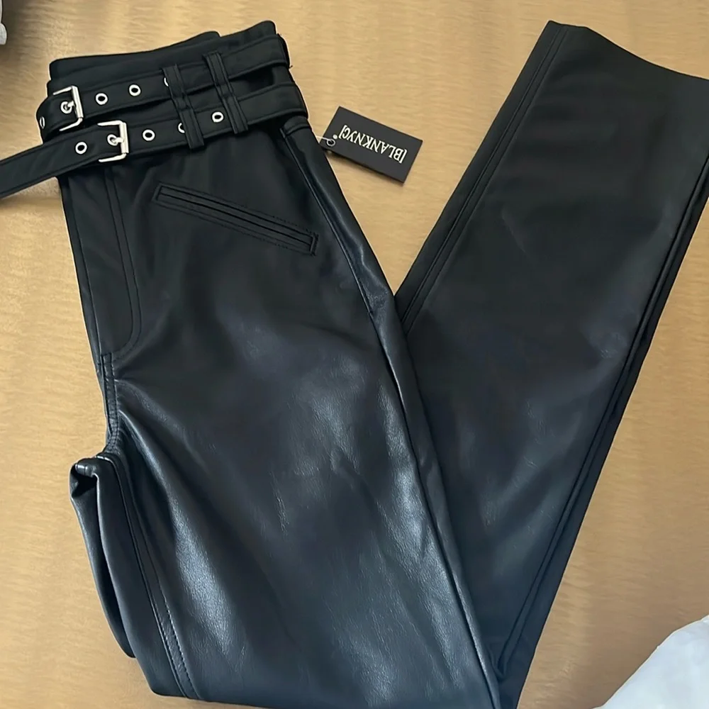 NWT Blank NYC Black Faux Leather Belted Jeans - Picture 1 of 7